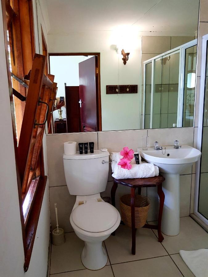 Royston Hall Historical Guesthouse Umtentweni エクステリア 写真
