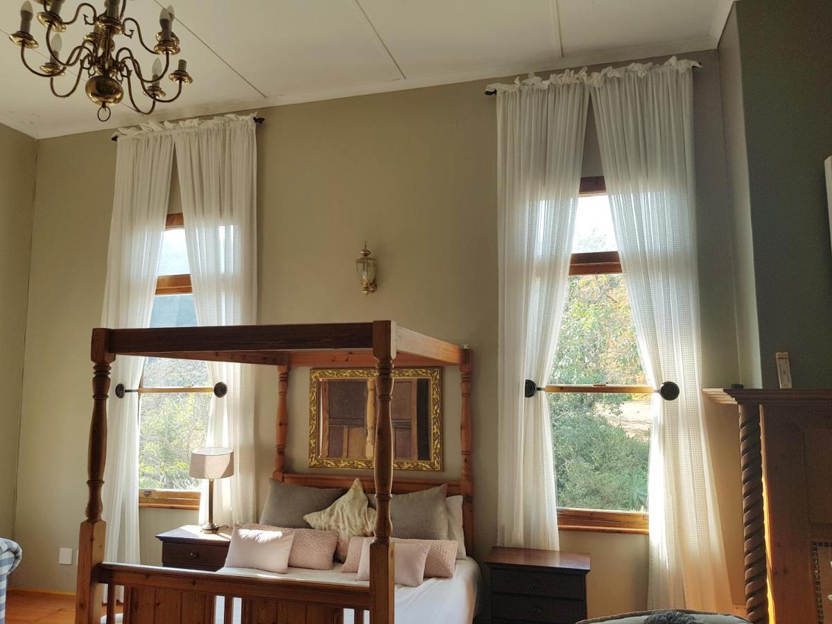 Royston Hall Historical Guesthouse Umtentweni エクステリア 写真