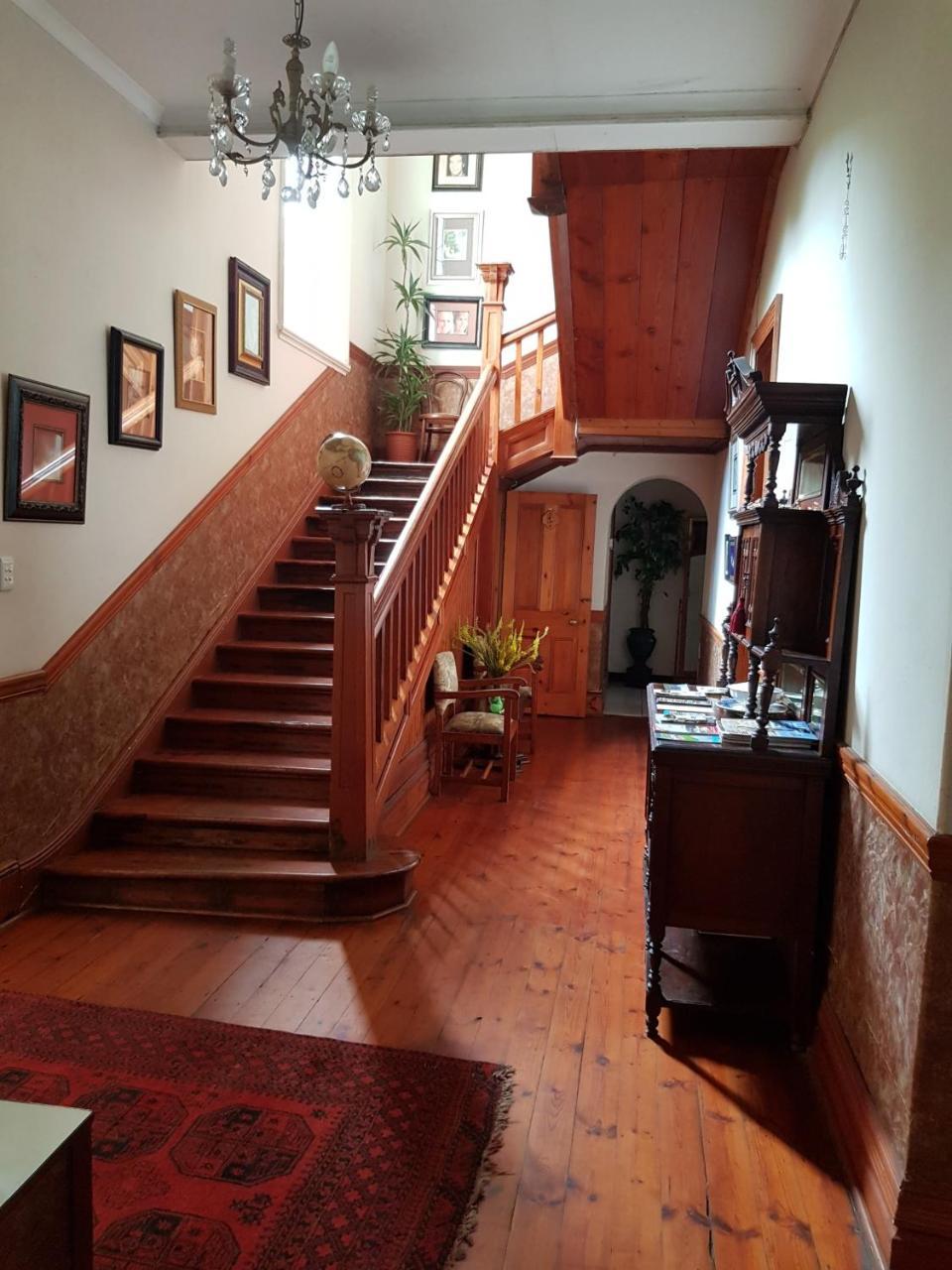 Royston Hall Historical Guesthouse Umtentweni エクステリア 写真