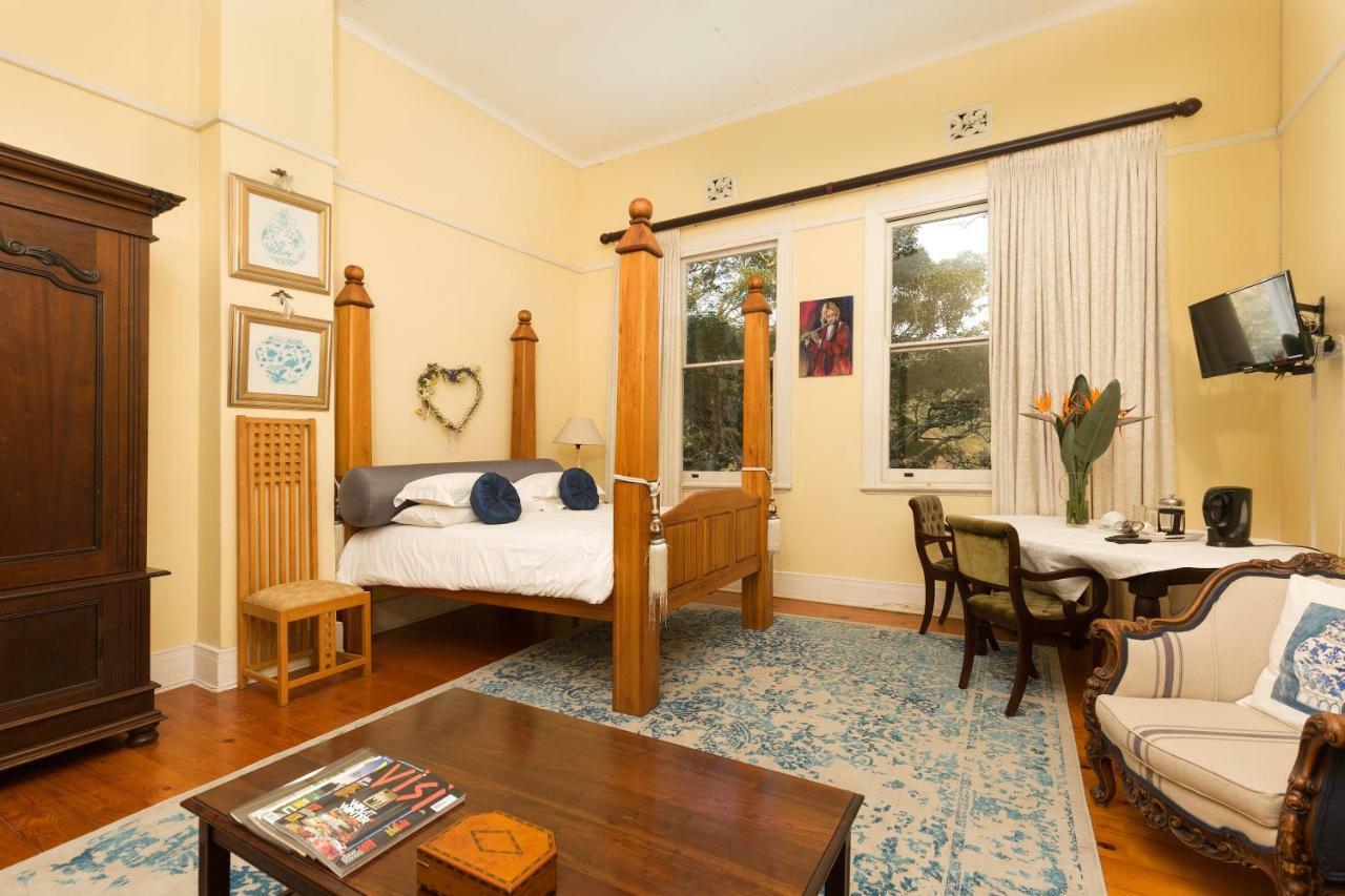 Royston Hall Historical Guesthouse Umtentweni エクステリア 写真