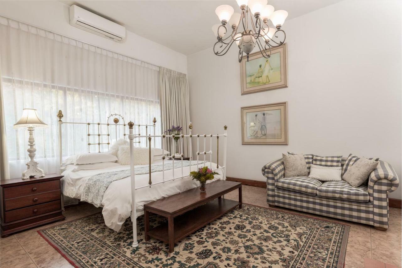 Royston Hall Historical Guesthouse Umtentweni エクステリア 写真