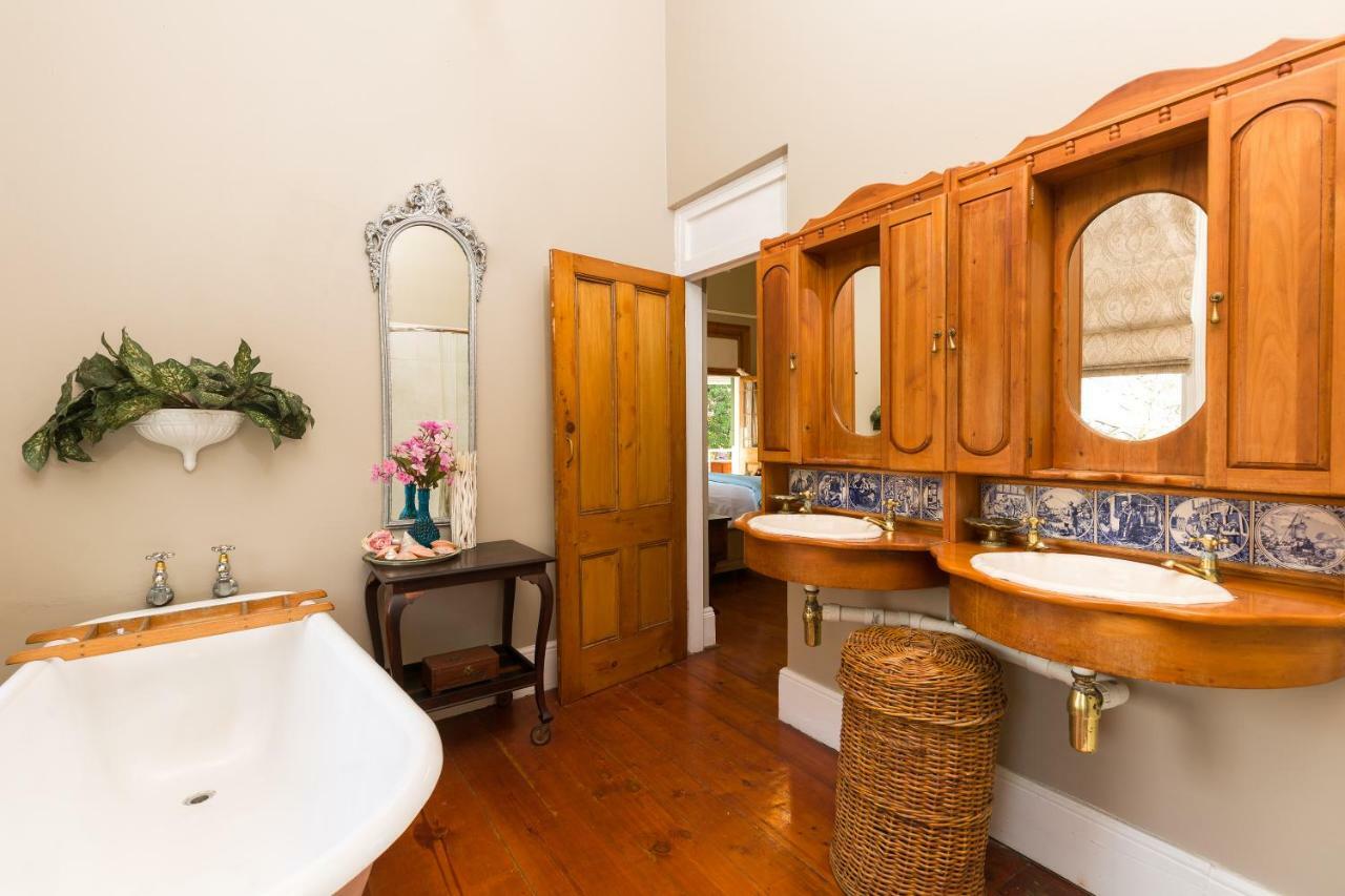 Royston Hall Historical Guesthouse Umtentweni エクステリア 写真